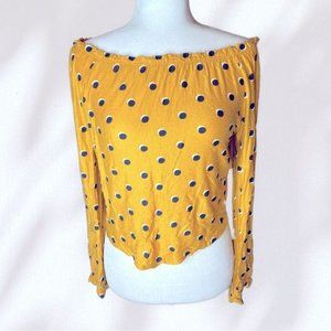 Bershka off shoulder polka top size XS 💛